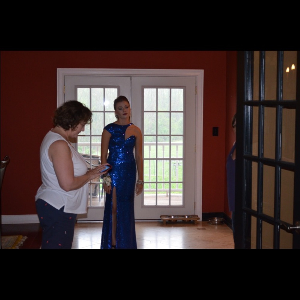 Prom dress - Picture 3 of 4